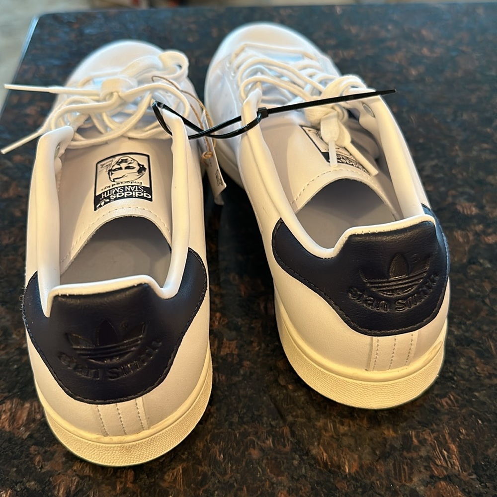 Adidas STAN SMITH brand new size 8 US